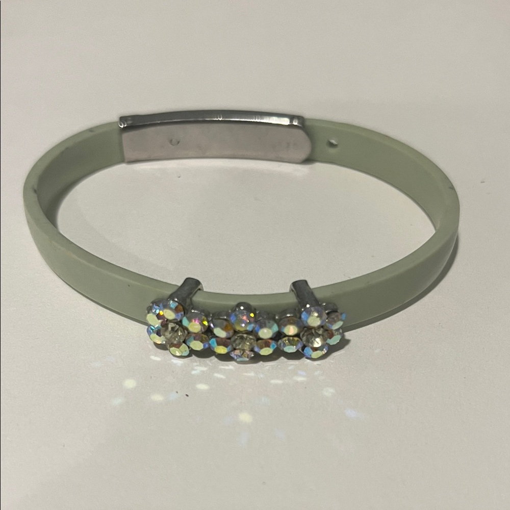 Green Bracelet with diamond flowers